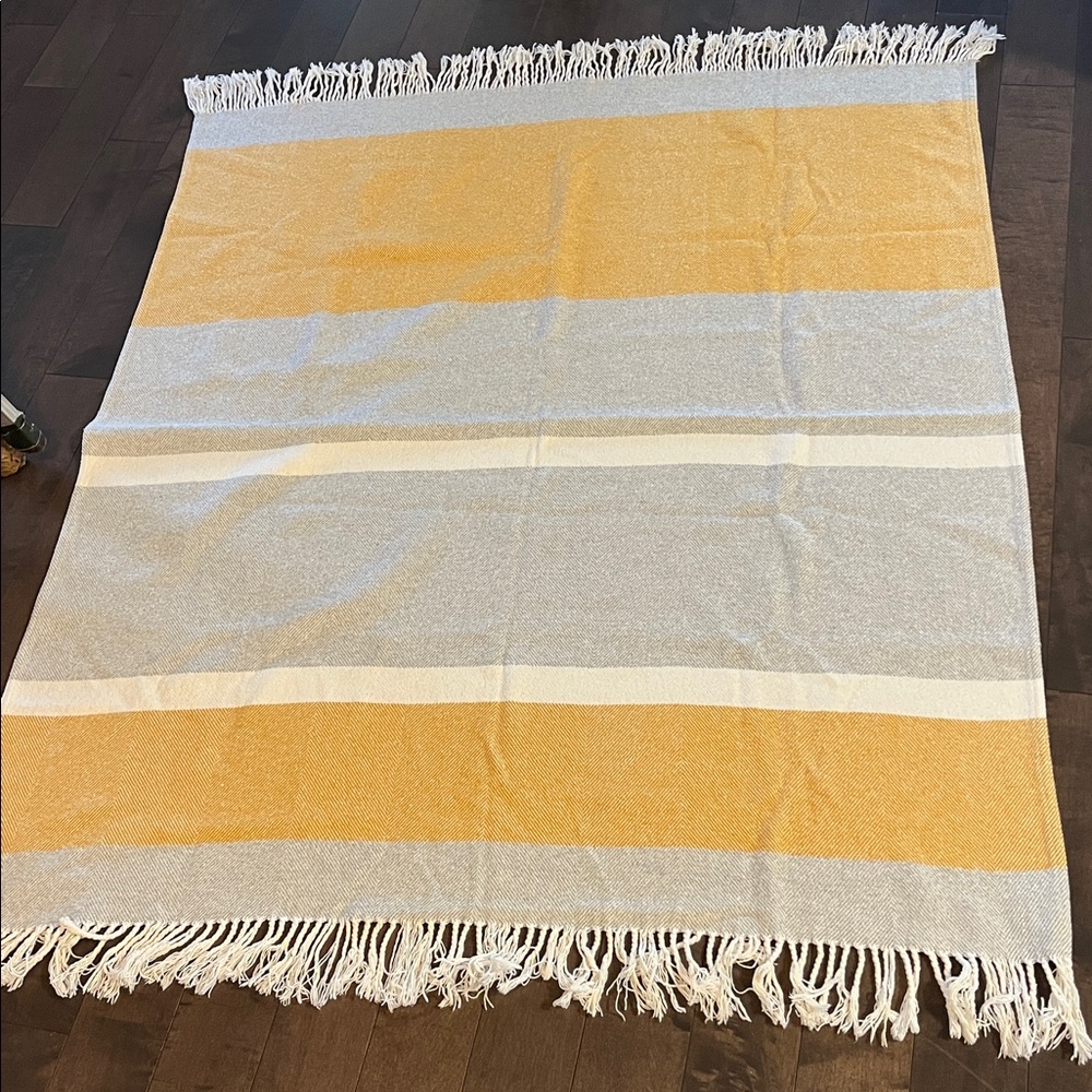Roca Home Yellow and White Striped Fringe Throw